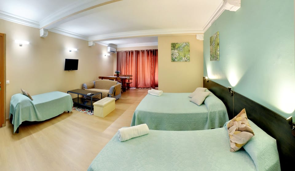Comfort Studio Suite, 1 Bedroom | Premium bedding, down comforters, memory foam beds, laptop workspace