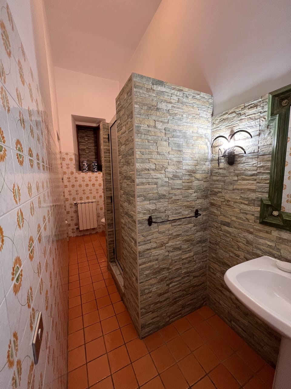 Superior Double Room, Lanai | Bathroom | Shower, hair dryer, bidet, towels