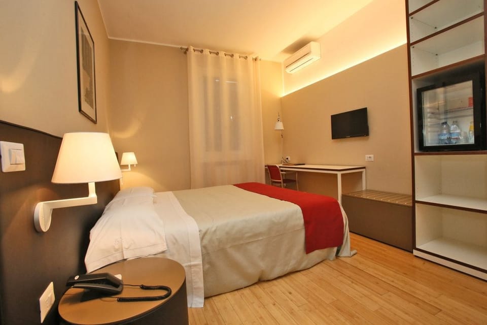Minibar, in-room safe, free WiFi, bed sheets