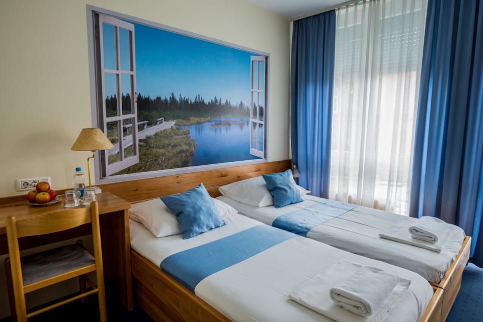 Family Room | 1 bedroom, desk, iron/ironing board, cribs/infant beds