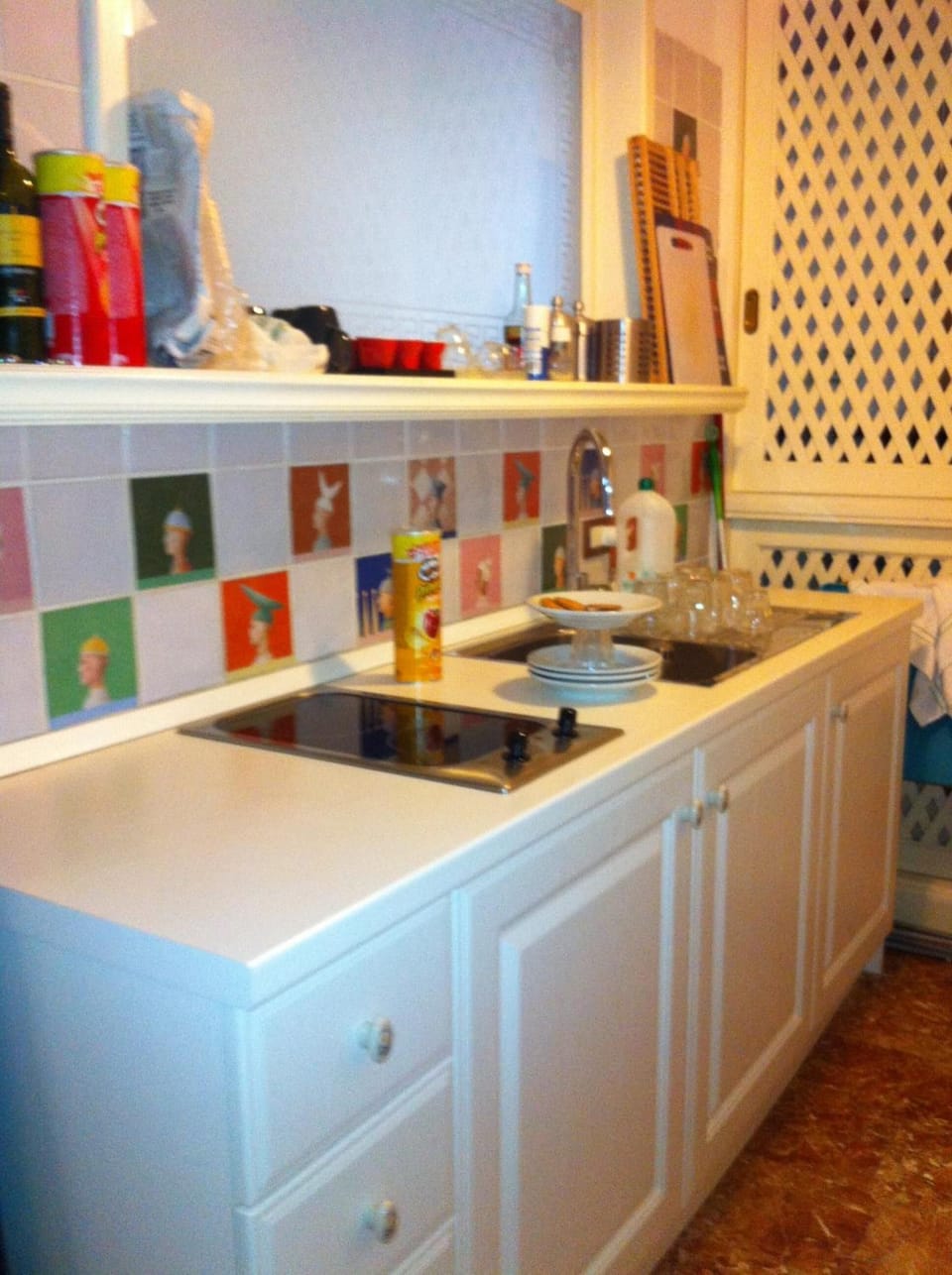 Fridge, coffee/tea maker, electric kettle
