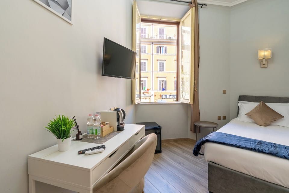 Economy Single Room (External private bathroom) | Frette Italian sheets, hypo-allergenic bedding available