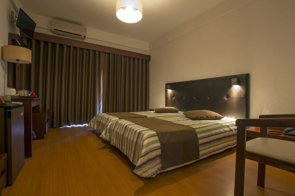 In-room safe, soundproofing, free WiFi, bed sheets