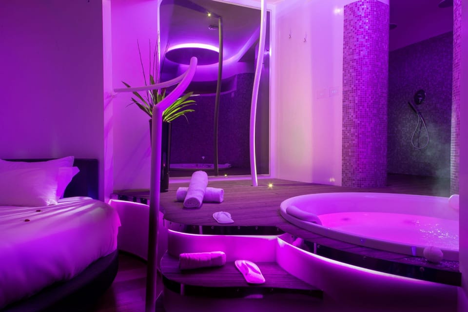 Executive Suite | Bathroom | Hair dryer, bidet, towels