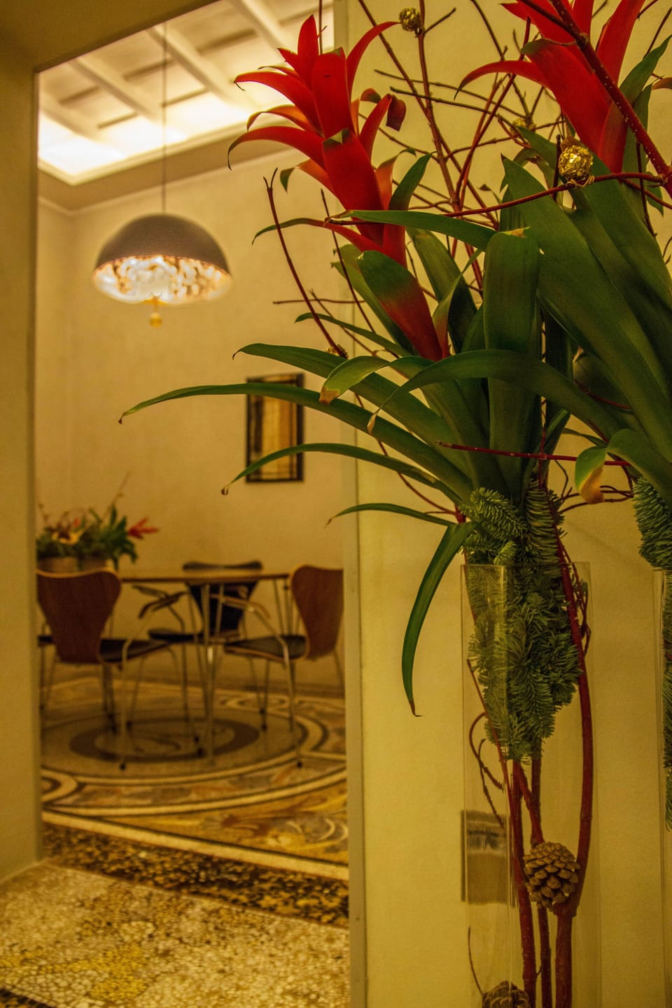 Minibar, in-room safe, WiFi (free), bed sheets