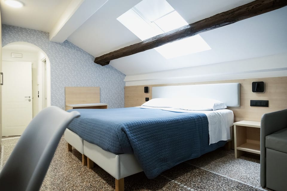 Triple Room | Desk, free WiFi, bed sheets