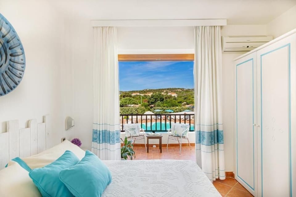 Double Room, Pool View | Minibar, in-room safe, blackout drapes, WiFi