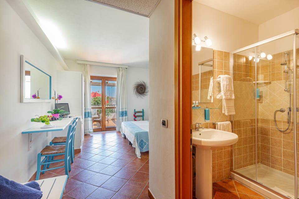 Deluxe Room, Terrace, Pool View | Bathroom | Shower, rainfall showerhead, free toiletries, hair dryer