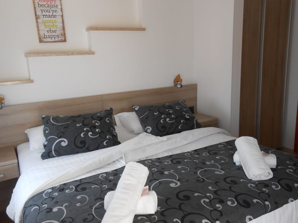 Egyptian cotton sheets, hypo-allergenic bedding, memory foam beds