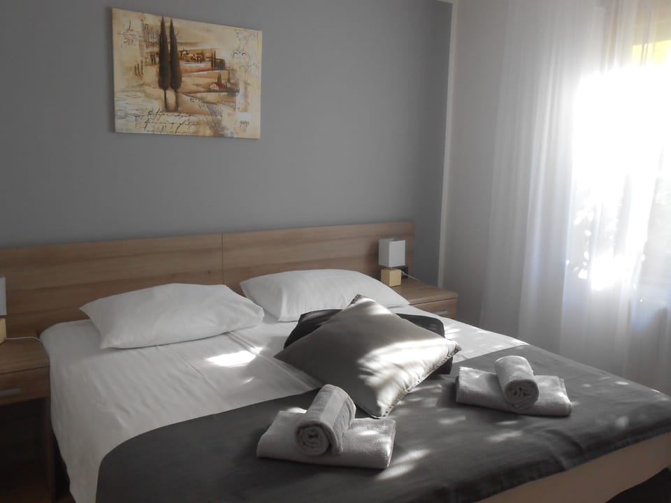 Suite, 2 Bedrooms, Balcony | Egyptian cotton sheets, hypo-allergenic bedding, memory foam beds