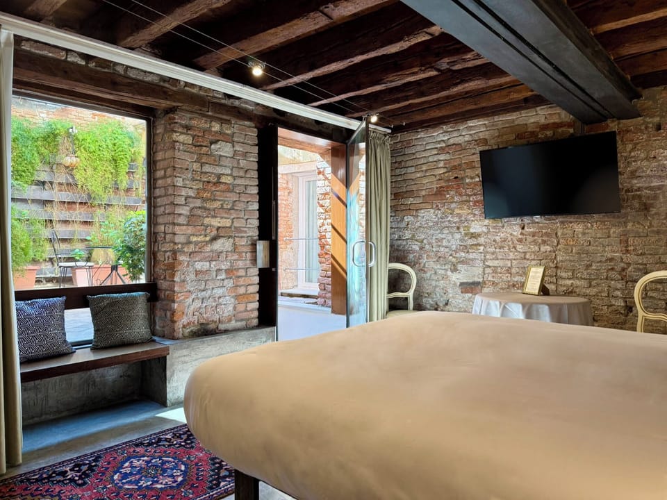 Junior Suite, 1 Queen Bed with Sofa bed (Comfort with Private Garden) | Garden view