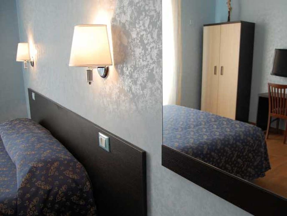 Superior Double Room, Ensuite | In-room safe, desk, free WiFi