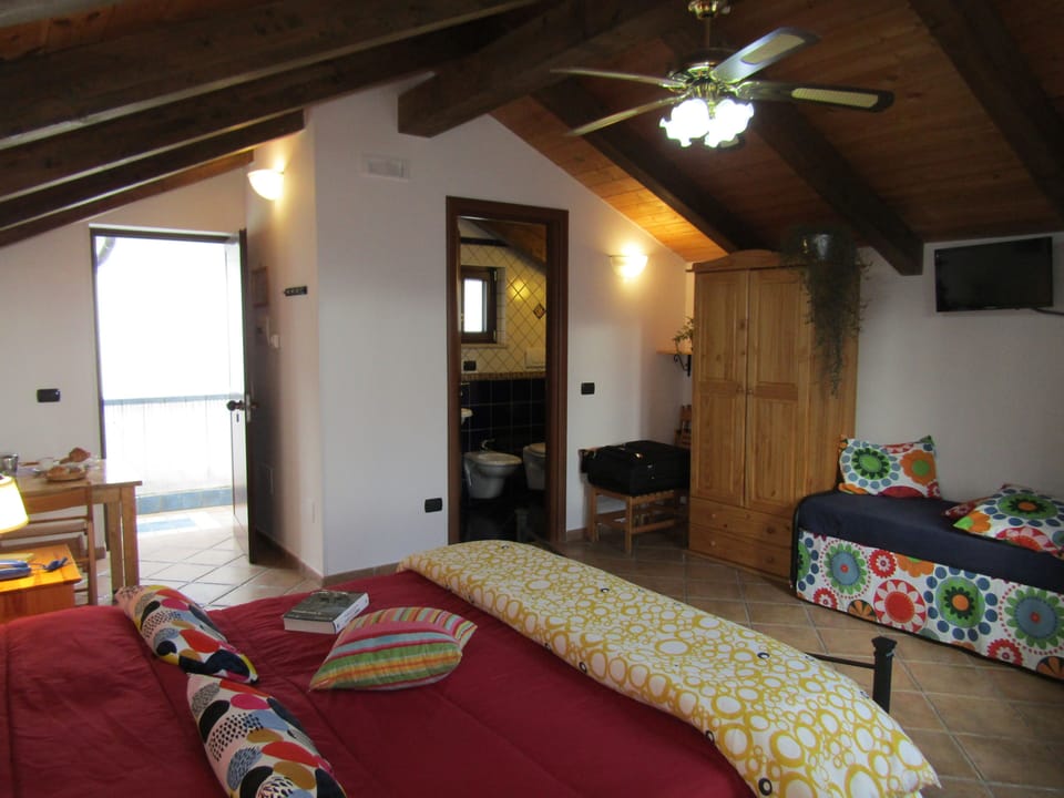 Quadruple Room | Pillowtop beds, in-room safe, desk, soundproofing