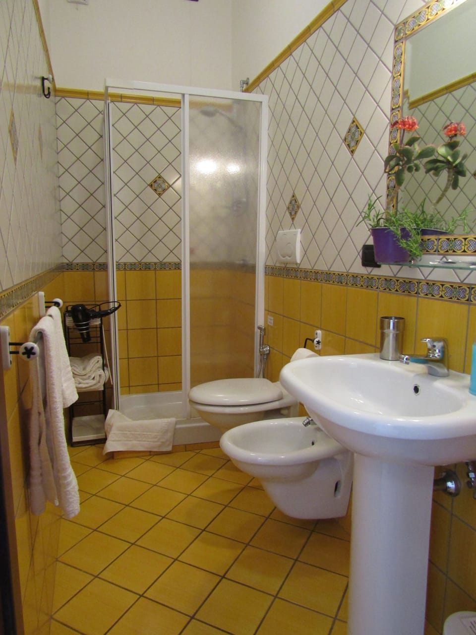 Double Room | Bathroom | Shower, hair dryer, bidet, towels