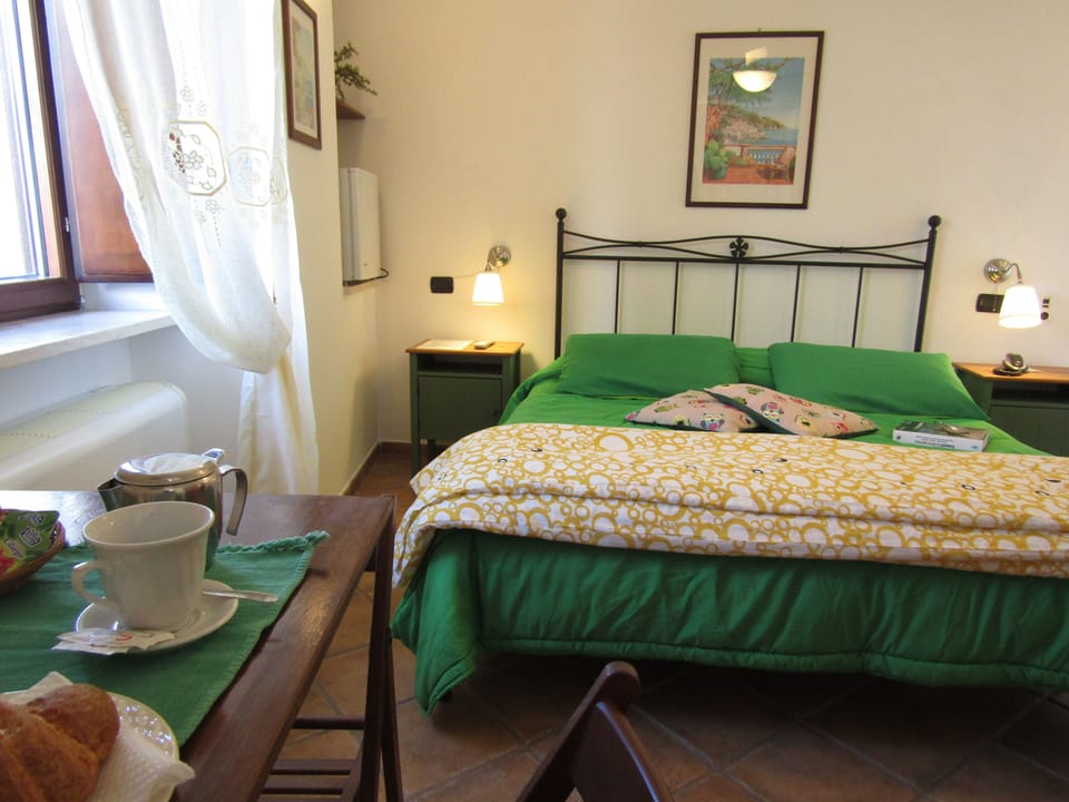 Double Room | Pillowtop beds, in-room safe, desk, soundproofing