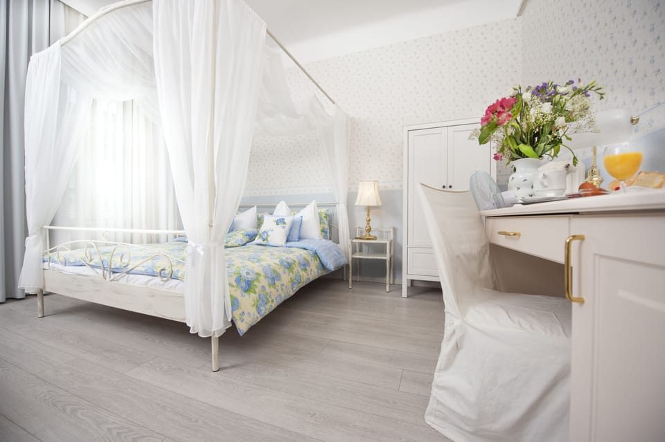 Superior Double Room | Hypo-allergenic bedding available, minibar, in-room safe, desk