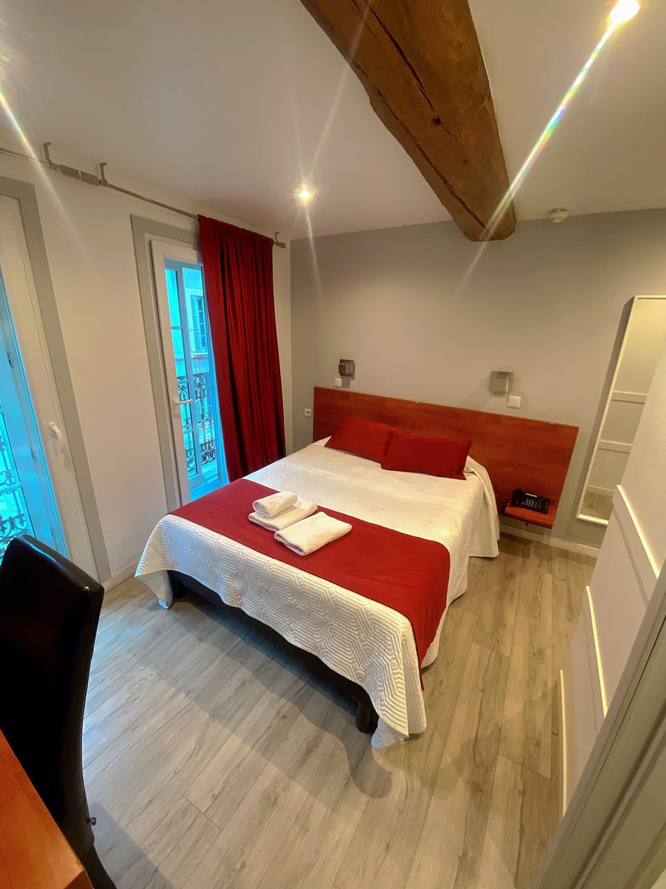 Standard Double Room, Private Bathroom | Desk, soundproofing, iron/ironing board, free cribs/infant beds