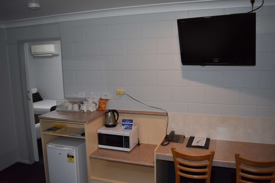 Family Room, Multiple Beds, Non Smoking | Premium bedding, minibar, laptop workspace, blackout drapes