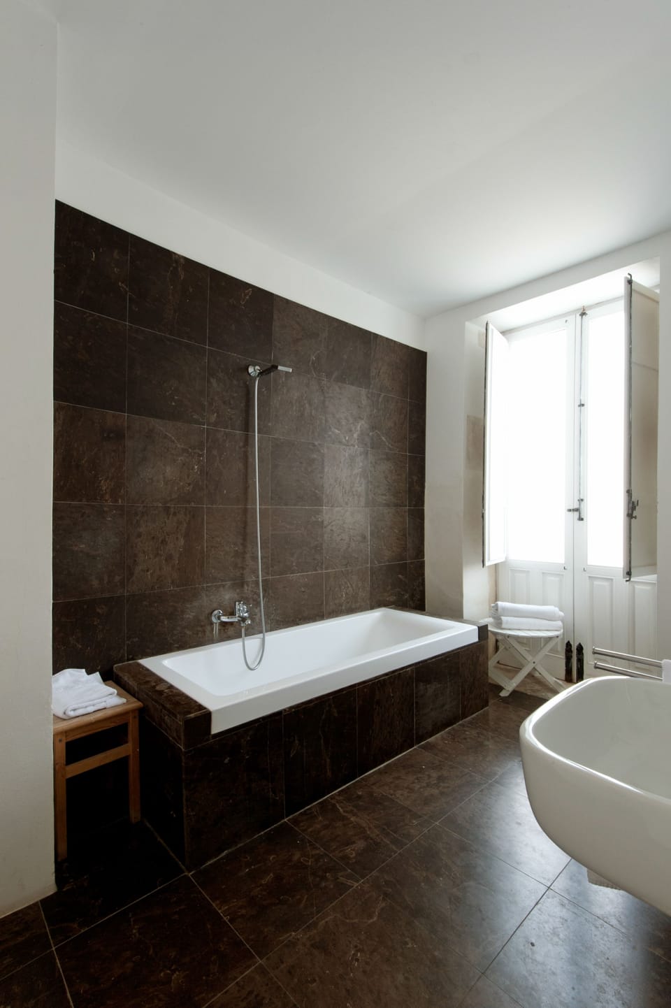 Triple Room | Bathroom | Combined shower/tub, free toiletries, hair dryer, bidet