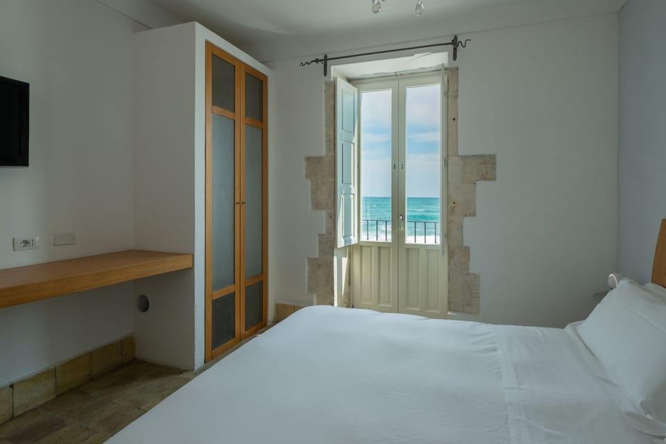 Double Room, Sea View | Minibar, in-room safe, desk, iron/ironing board