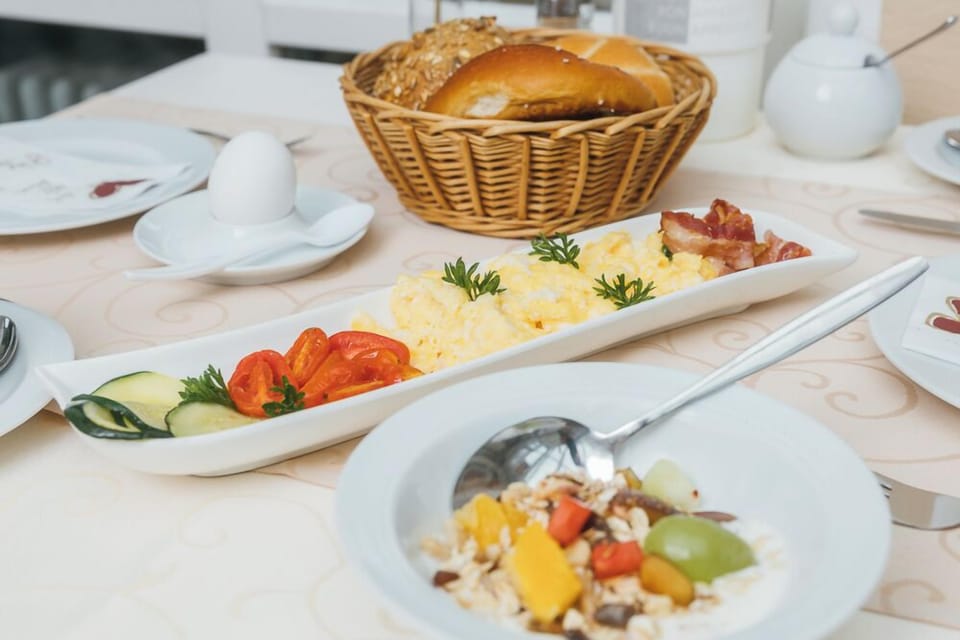 Daily buffet breakfast for a fee