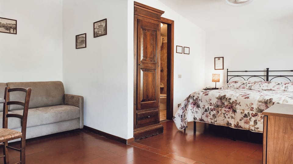 Quadruple Room | Desk, laptop workspace, free WiFi, bed sheets