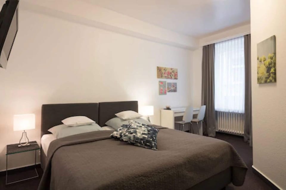 Double Room | Iron/ironing board, bed sheets