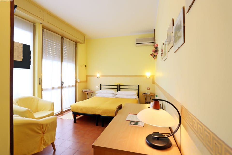 Double Room | Minibar, in-room safe, desk, free WiFi