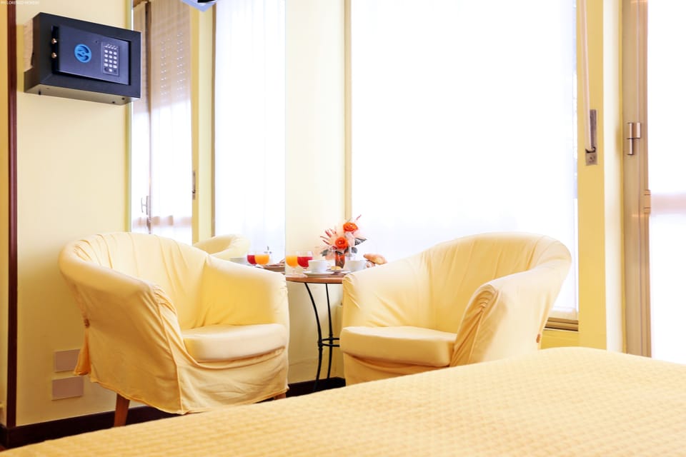 Double Room | Living area | 28-inch TV with digital channels