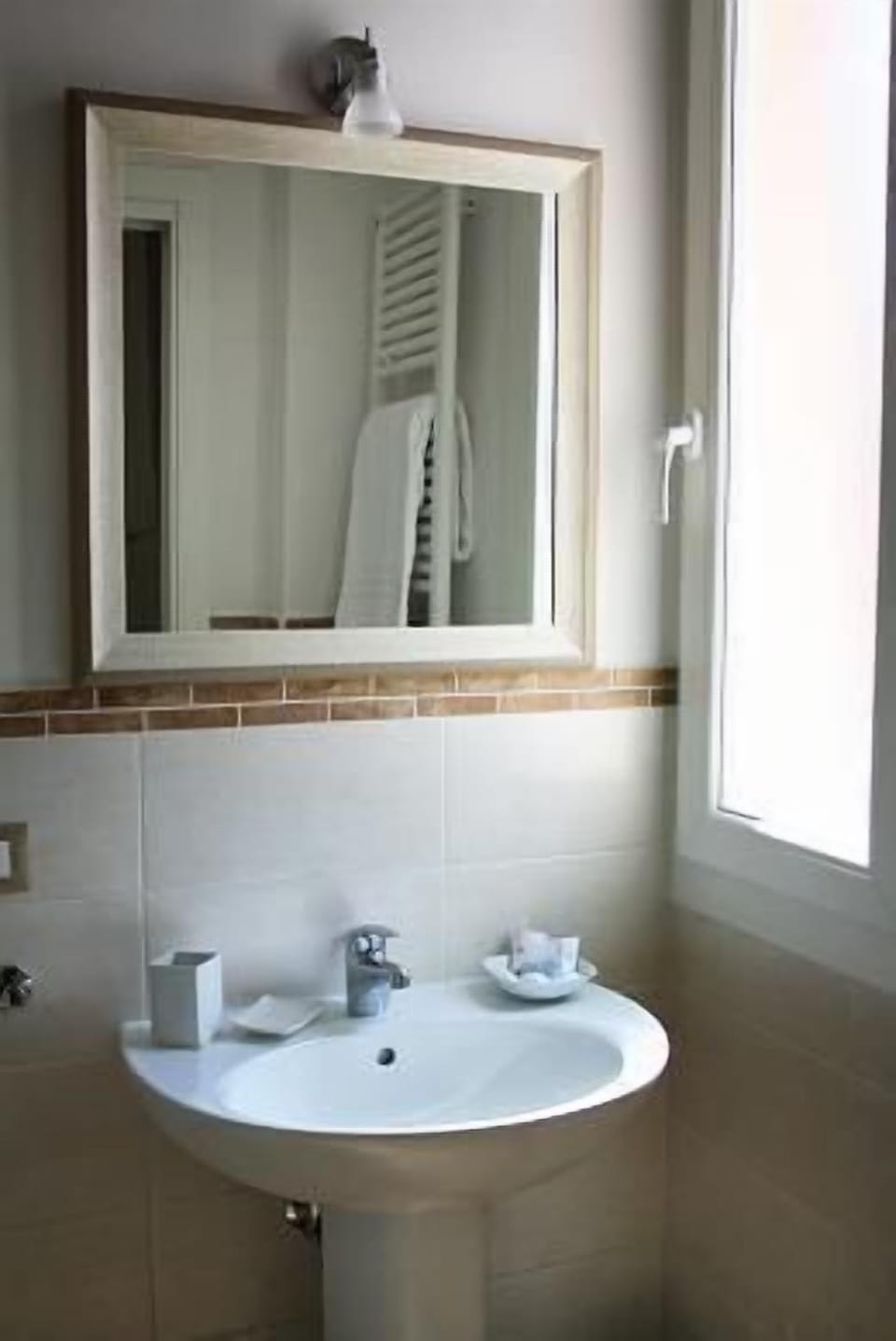 Double Room Single Use | Bathroom sink