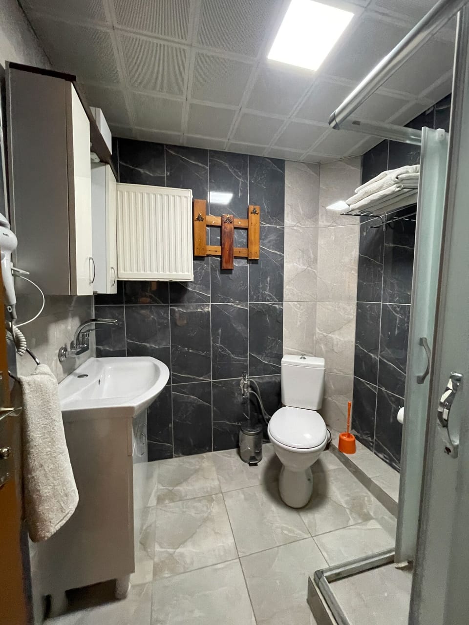 Economy Studio, 1 Bedroom, Lake View | Bathroom | Shower, free toiletries, hair dryer, slippers