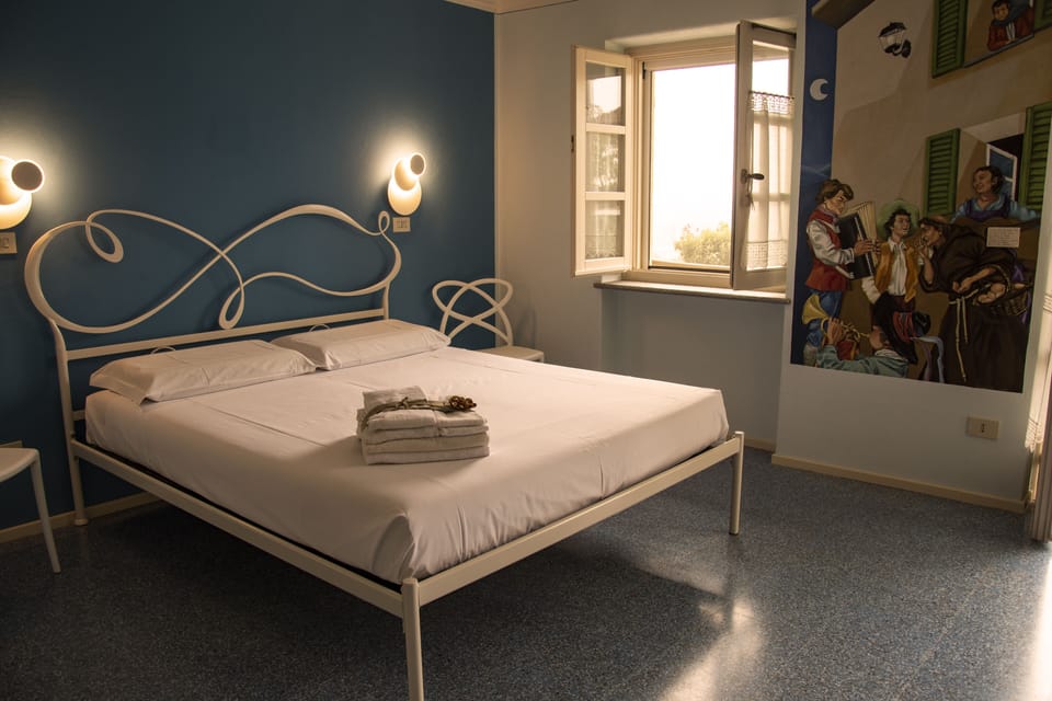 Double Room | Down comforters, individually decorated, individually furnished, desk