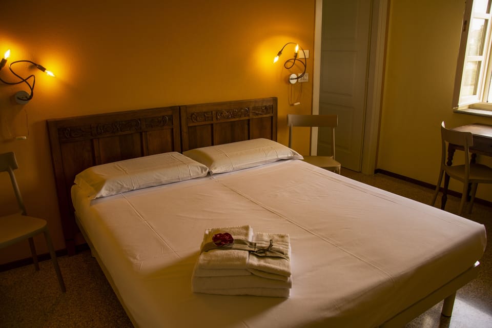 Standard Room, 2 Twin Beds | Down comforters, individually decorated, individually furnished, desk