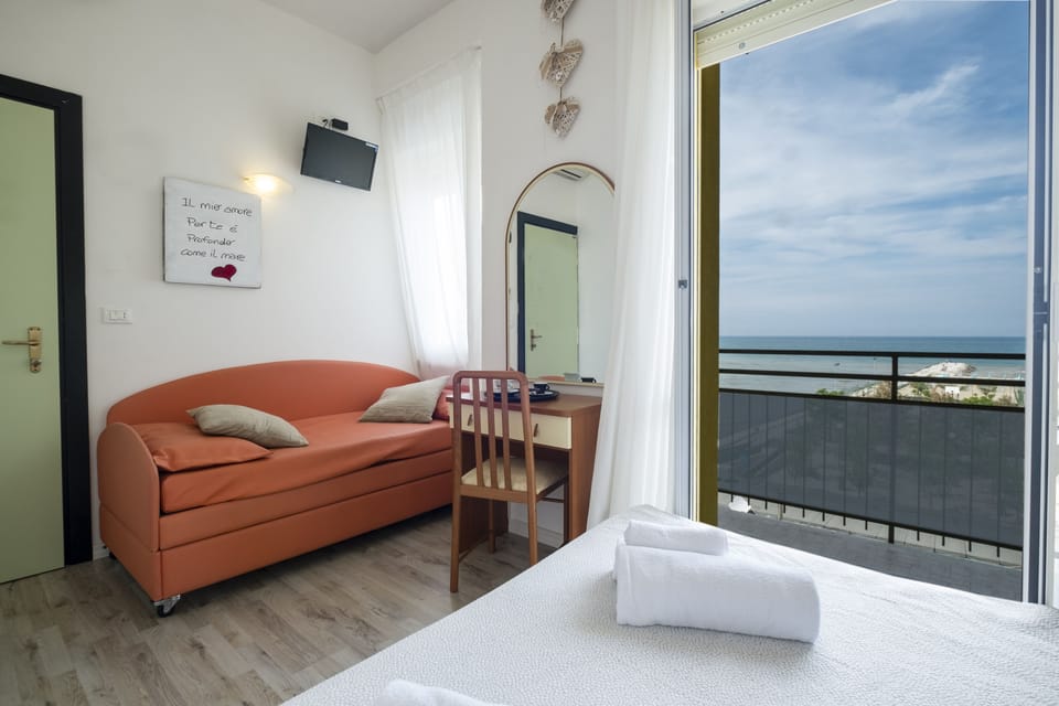 Double Room, Sea View | In-room safe, desk, free WiFi, bed sheets