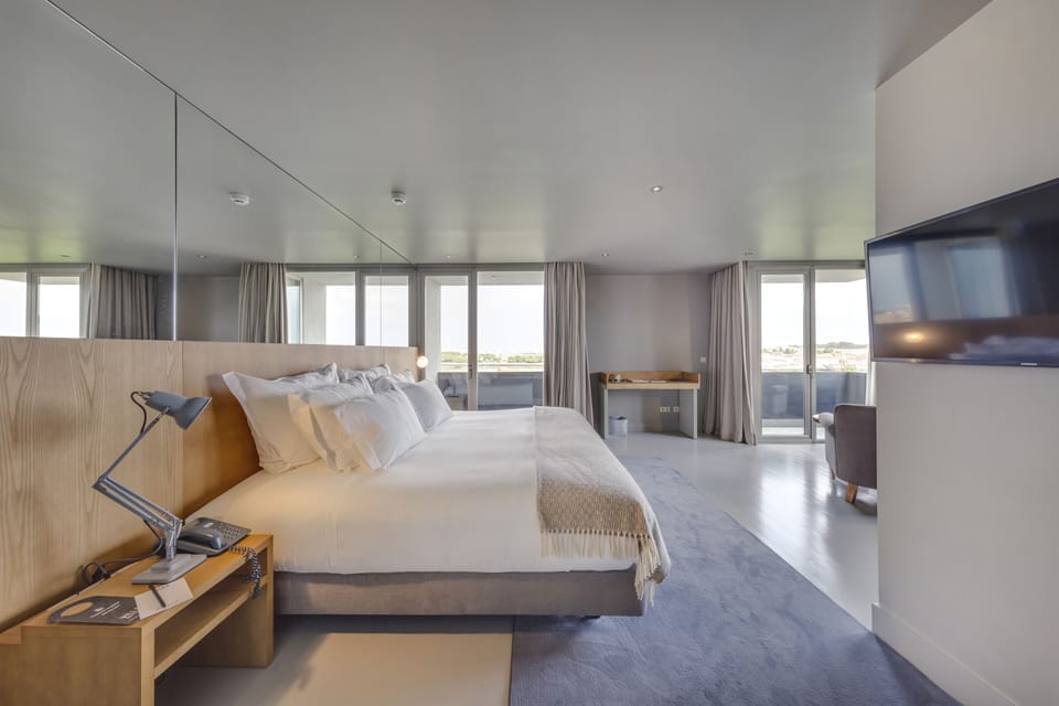 Suite | Minibar, in-room safe, desk, soundproofing