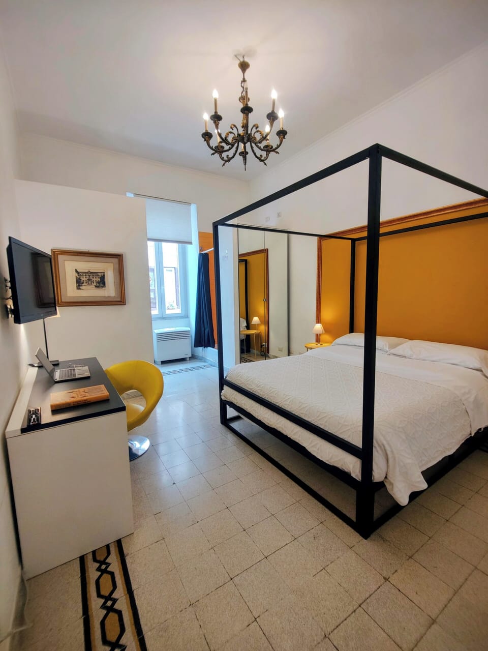 1 bedroom, Egyptian cotton sheets, premium bedding