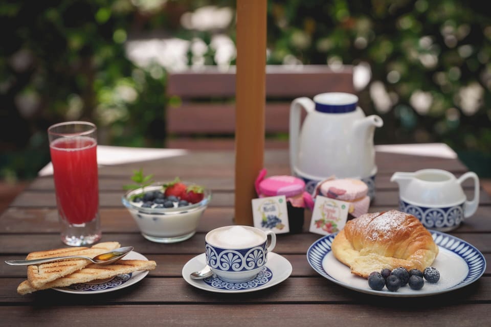 Free daily continental breakfast