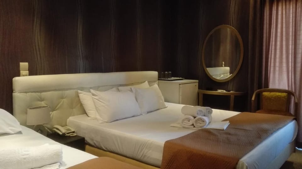 Desk, soundproofing, iron/ironing board, free WiFi