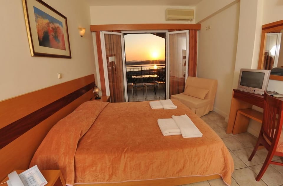 Double Room | Desk, free cribs/infant beds, free WiFi