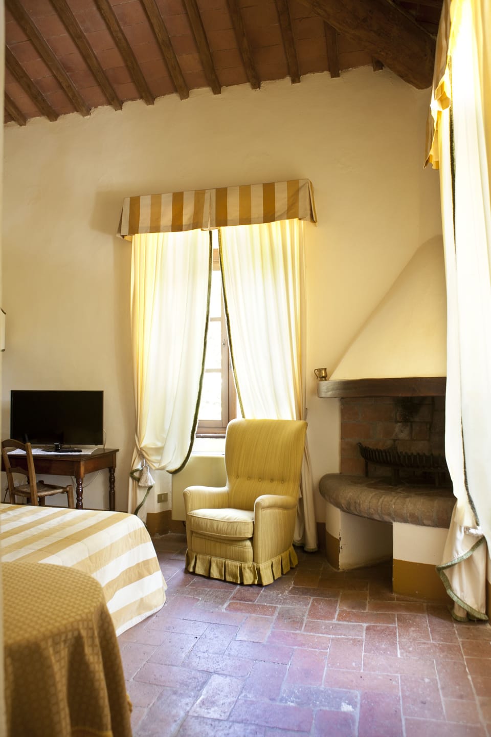 Double or Twin Room | Down comforters, iron/ironing board (on request), cribs (surcharge)