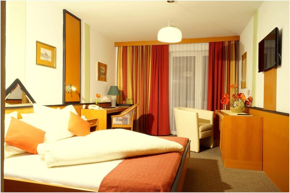 Minibar, in-room safe, individually decorated, individually furnished