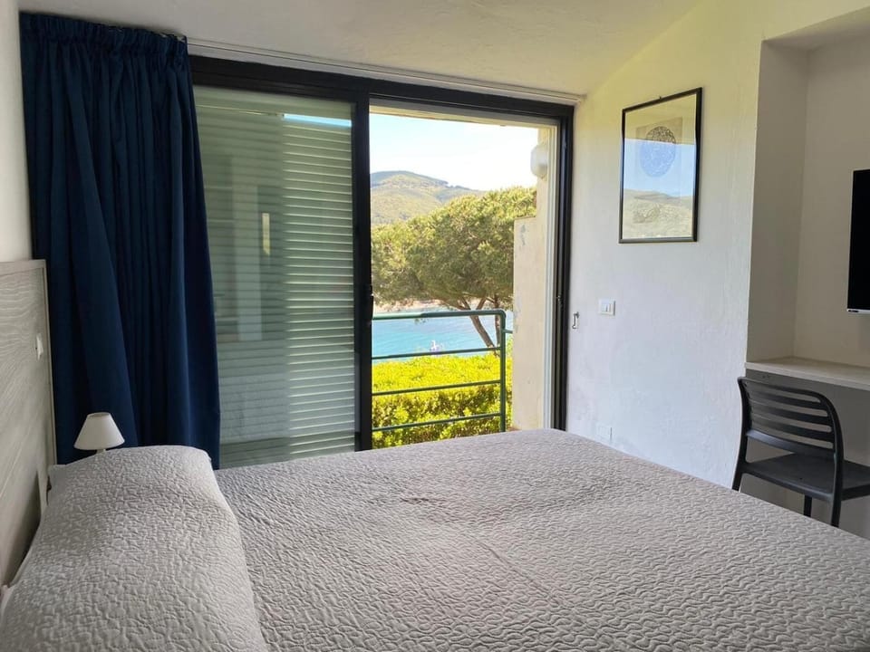 In-room safe, desk, blackout drapes, free WiFi