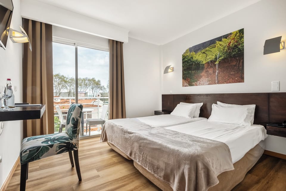 Double or Twin Room | Hypo-allergenic bedding, in-room safe, desk, soundproofing