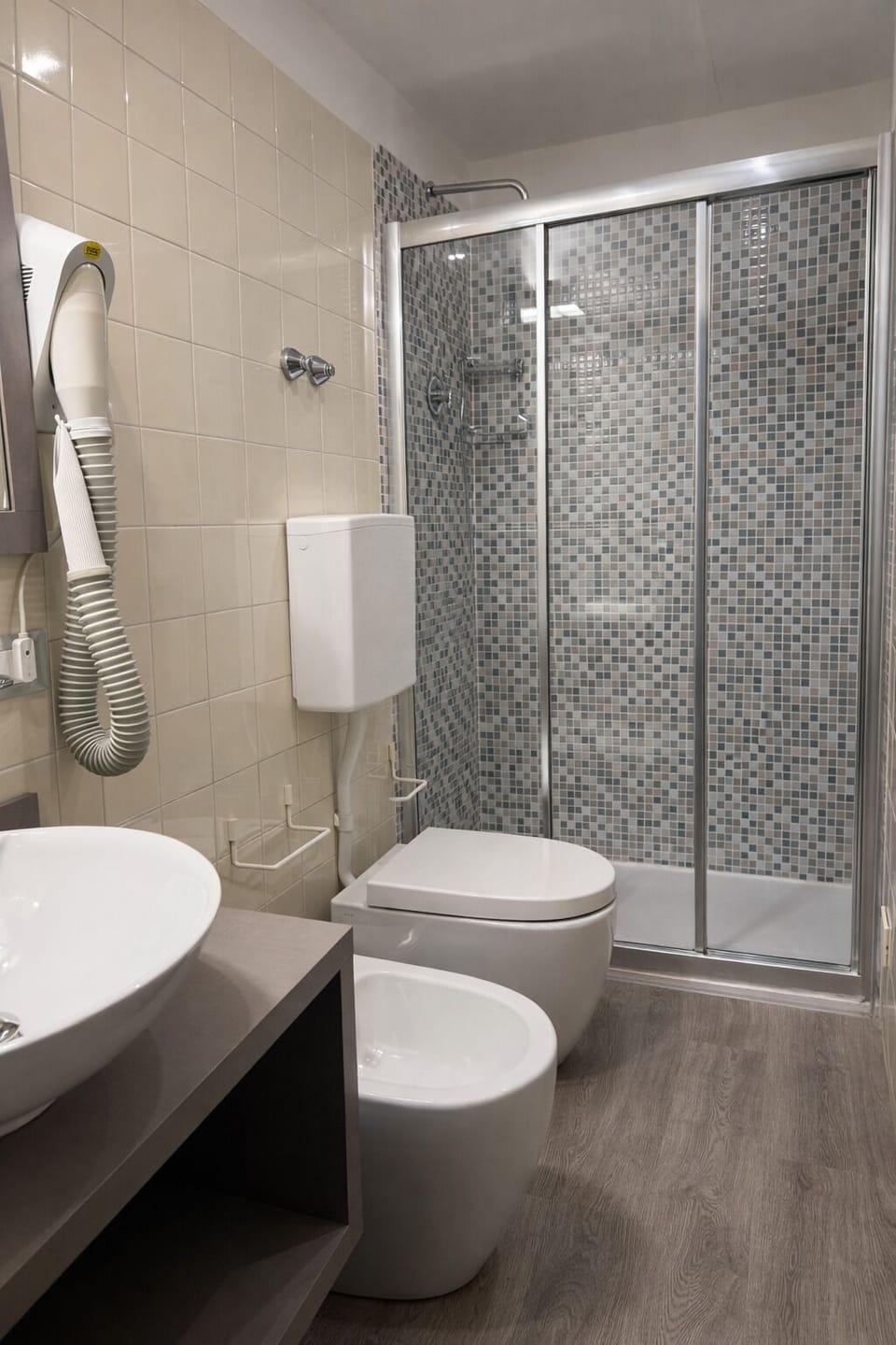 Superior Double or Twin Room | Bathroom | Shower, free toiletries, hair dryer, slippers