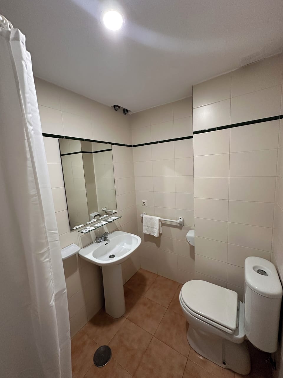 Basic Room | Bathroom | Shower, rainfall showerhead, towels, soap