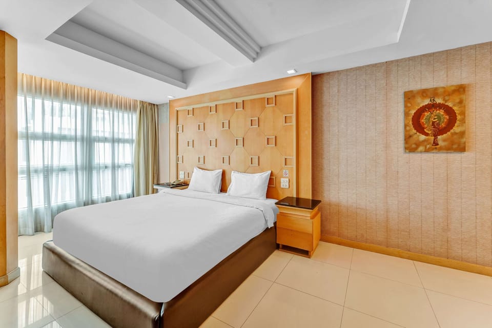 Superior Room | In-room safe, desk, soundproofing, iron/ironing board
