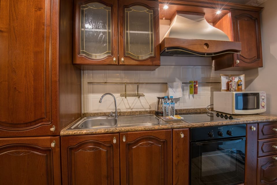 Fridge, microwave, stovetop, electric kettle