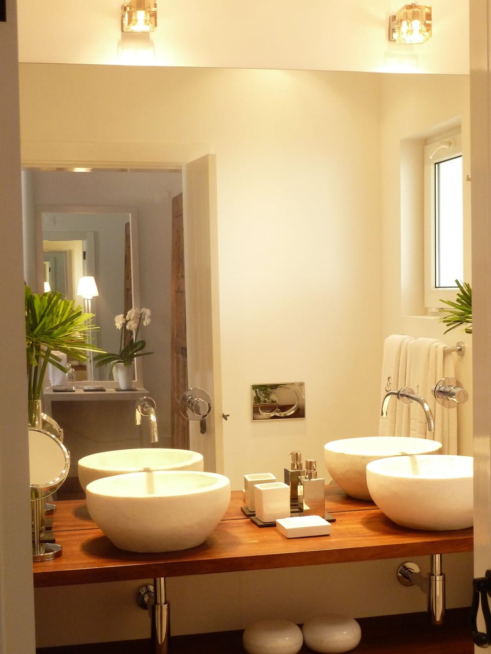 Superior Double Room, Garden View | Bathroom | Shower, free toiletries, hair dryer, bathrobes