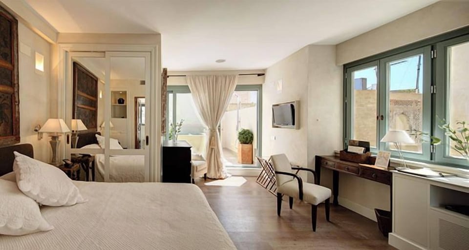 Panoramic Penthouse, Terrace, City View (Pool) | Premium bedding, down comforters, in-room safe, individually decorated