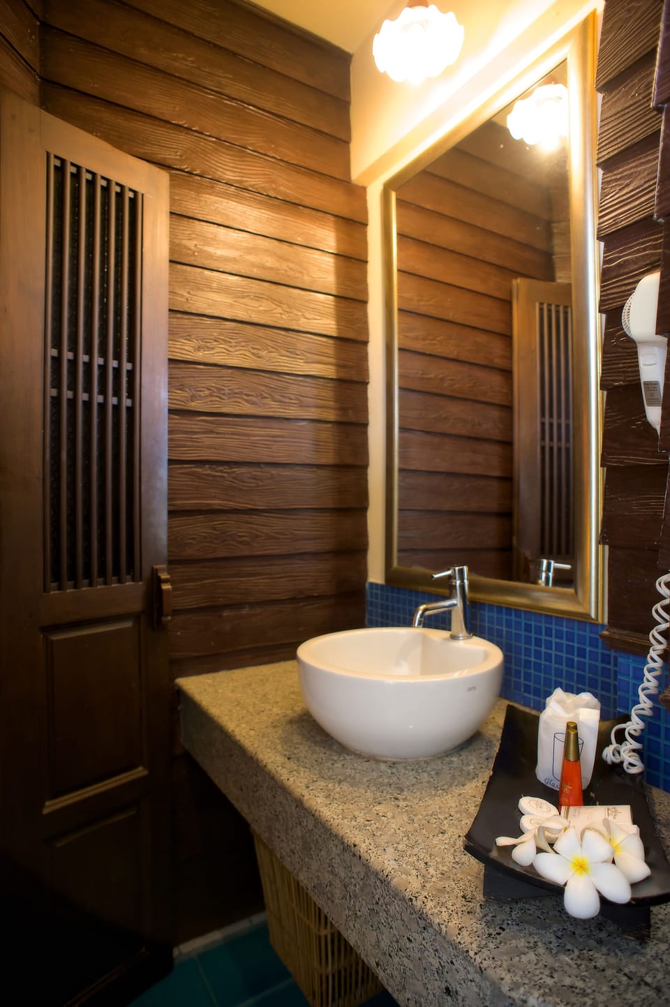 Deluxe Lanna Room | Bathroom sink